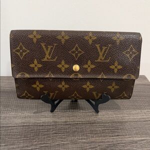 Louis Vuitton Monogram wallet!
